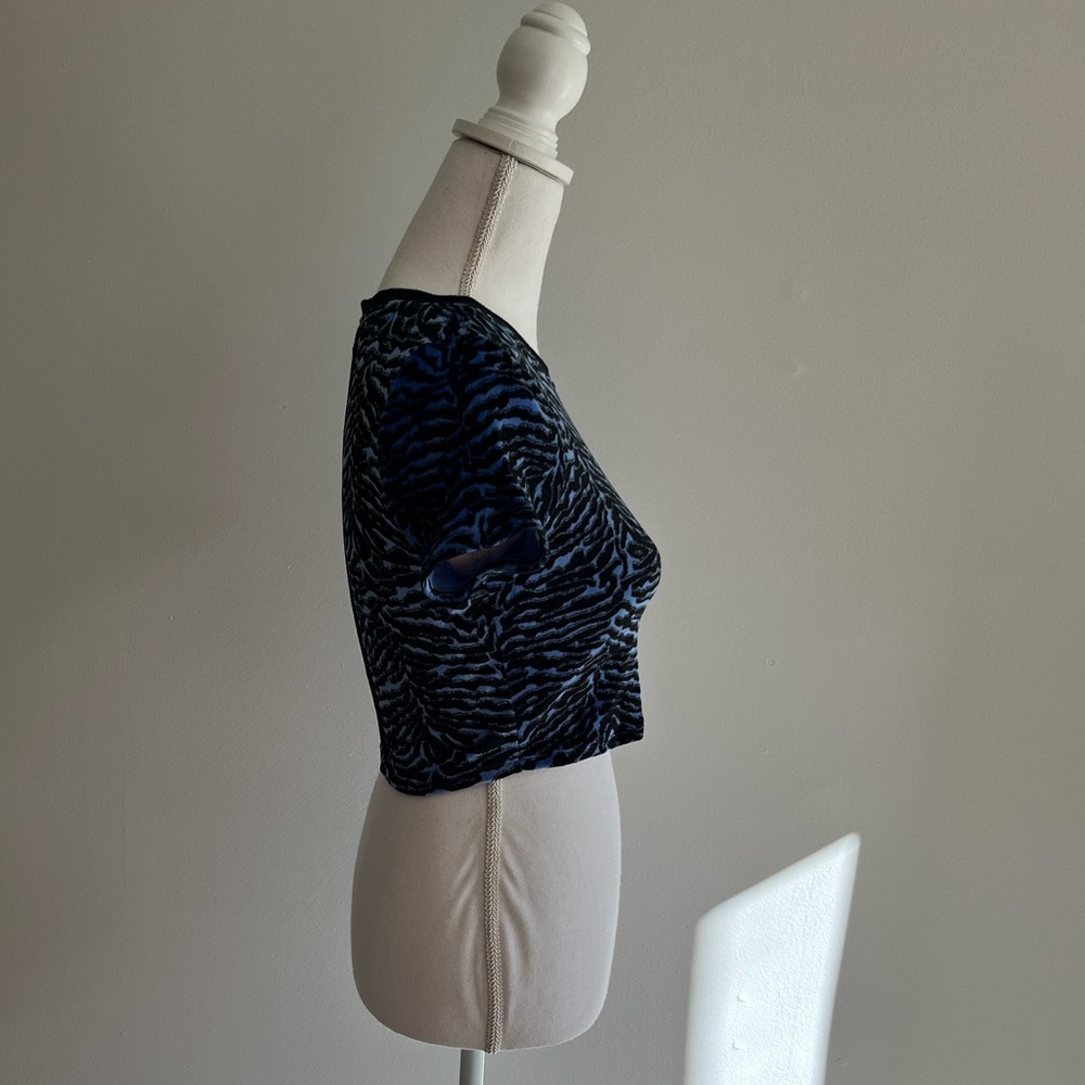 UO Kaleo Velour Short Sleeve Cropped Top - Picture 13 of 15